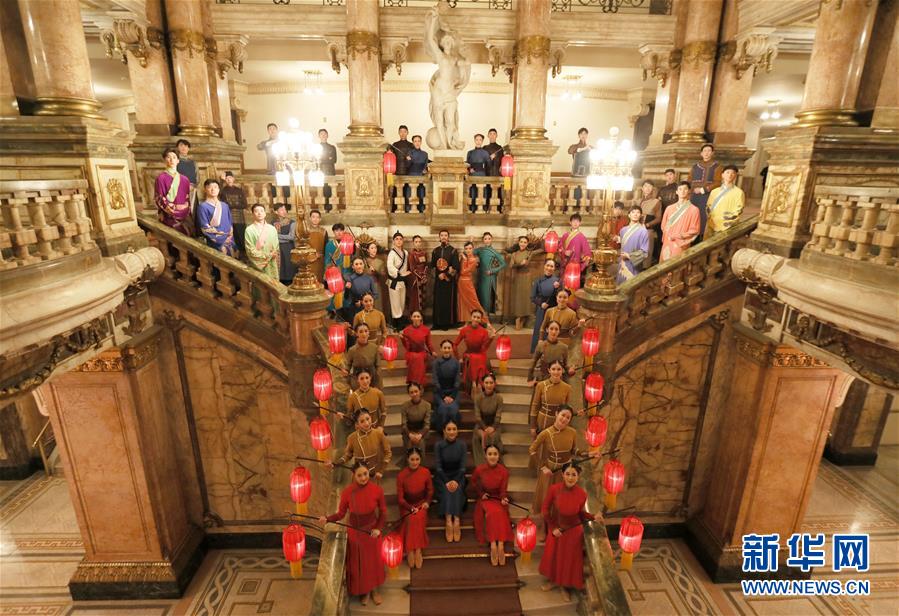 (新華全媒頭條·圖文互動(dòng))(8)特稿:全面提升中希合作交流水平 推動(dòng)金磚峰會(huì)取得豐碩成果——寫在習(xí)近平主席對(duì)希臘進(jìn)行國(guó)事訪問(wèn)并赴巴西出席金磚國(guó)家領(lǐng)導(dǎo)人第十一次會(huì)晤之際